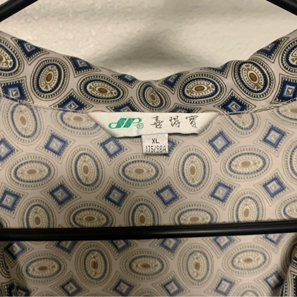 Patterned Button down Long Sleeve - Picture 4 of 4